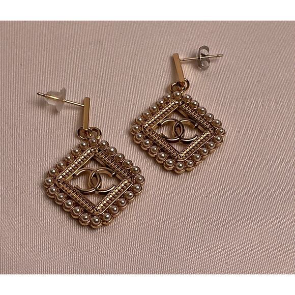Chanel Pearl Gold Rectangle Posts Dangle Earrings - Picture 3 of 8